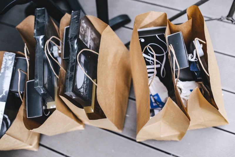 shopping bags - retail business model 